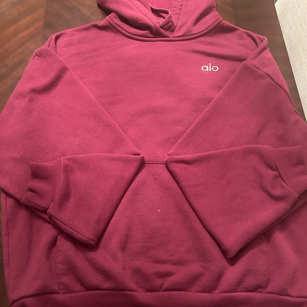 ALO Yoga woman wild berry color discontinued I have the pants too size small